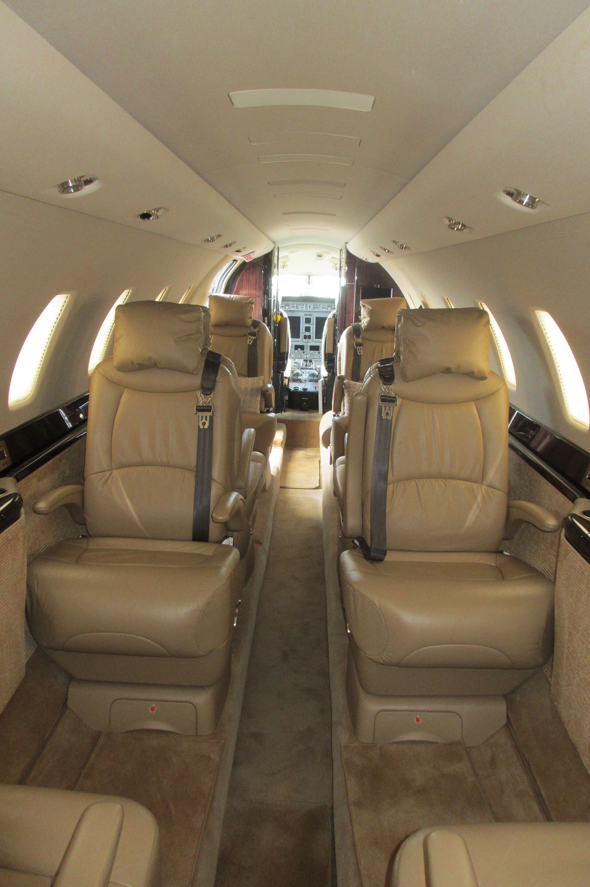 Cessna Citation Sovereign midsize jet cabin interior with club seating
