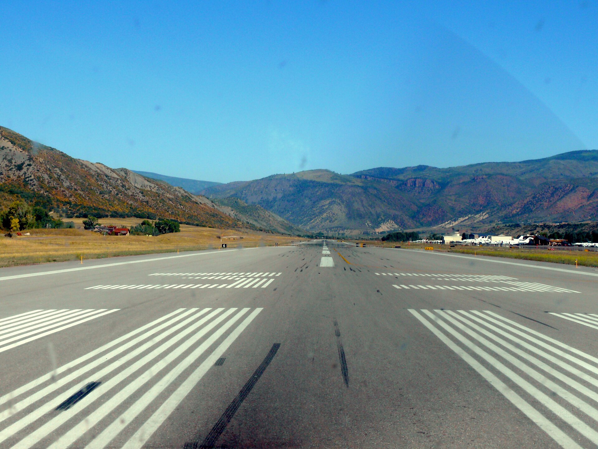 Aircraft taking off from runway 33 at Aspen-Pitkin County Airport